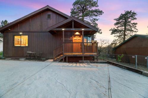 Romantic Family Getaway- With Playground & Firepit