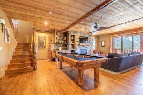 Nena's Nook Moonridge Log Mansion