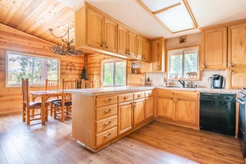 46 - Cove Cabin Cabin
