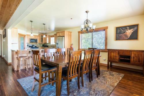 48 - Whispering Pines Lodge Home