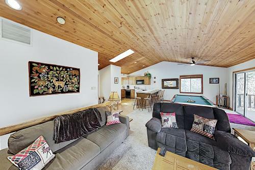 Lodge Siskiyou Oasis