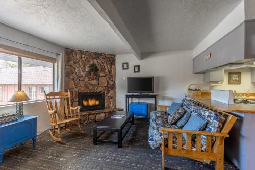 04 - Kodiak Bear Home