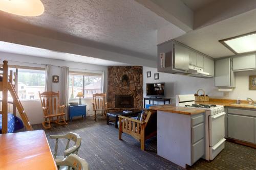 04 - Kodiak Bear Home