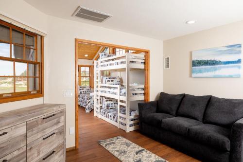 26 - Lakefront Chalet Home