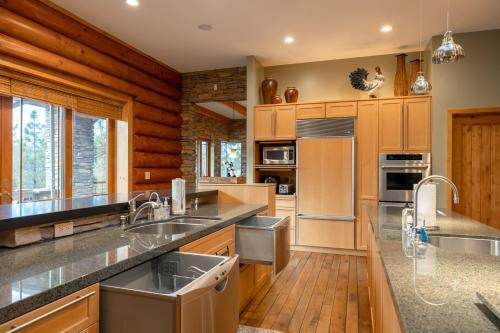 10 - Wild Horse Estate Cabin