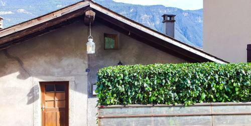 Fully, Valais Chalet Accueillant Avec Chemin�e
