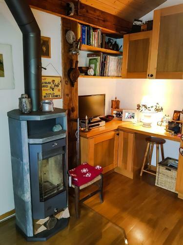 Fully, Valais Chalet Accueillant Avec Chemin�e