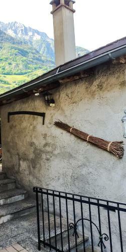 Fully, Valais Chalet Accueillant Avec Chemin�e