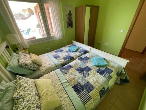 Charming 2 Bed Apartment With Pool