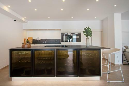 Luxury 5-bed House With Jacuzzi Sea Views Pool