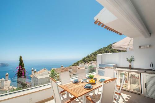 Luxury 5-bed House With Jacuzzi Sea Views Pool