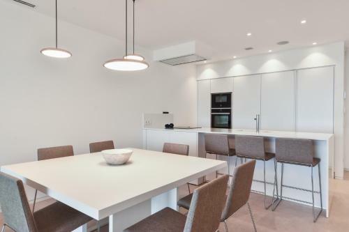 Infinity 1-6 Luxe Sea View 2b
