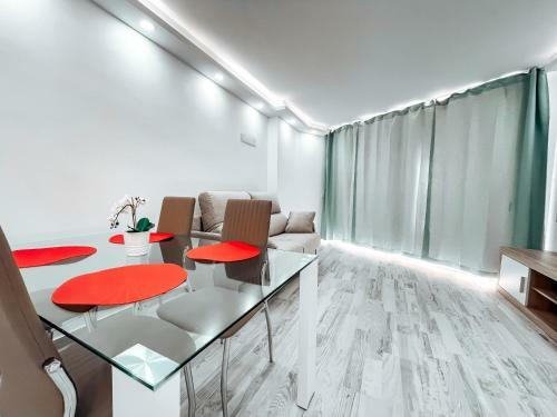 Shiny Apartment Next To The Beach