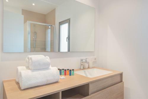 Bentor 3-1 Penthouse Jacuzzi Pool View 3b