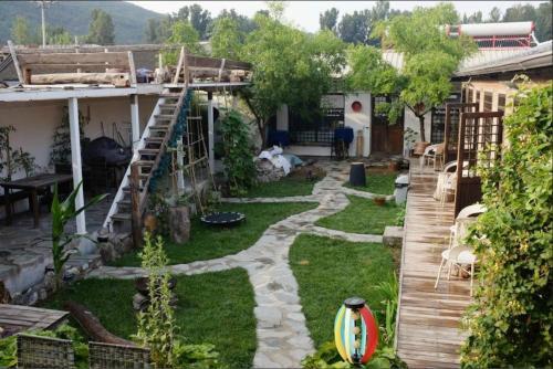 Posada Hy Little Yard