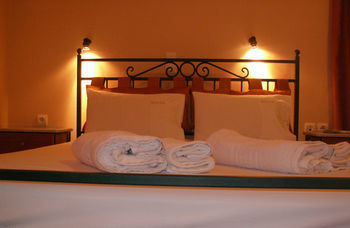 Aparthotel Elanthi Village Apartments