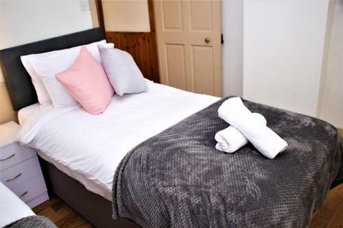 Fran's Property Two Bedroom Spacious House Aylesbury