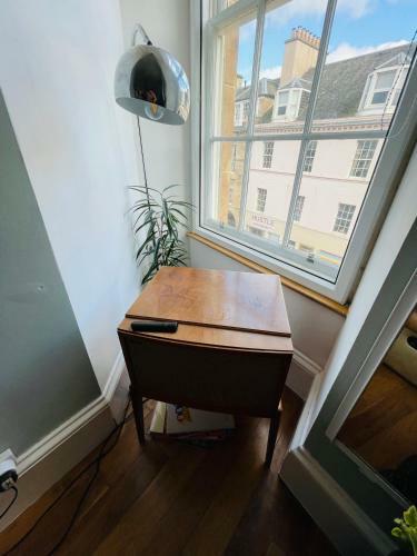 Charming 2-bedroom Apartment Located In Ayr