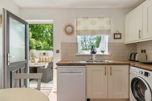 Parsonage Cottage- Peaceful, Dog Friendly Cottage