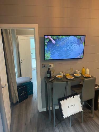 P78 - Studio Pod With Hot Tub