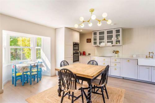 Villa Idyllic Cotswold Stone Cottage