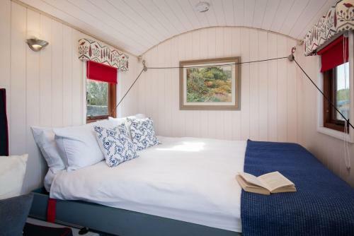 Foxglove Shepherd's Hut