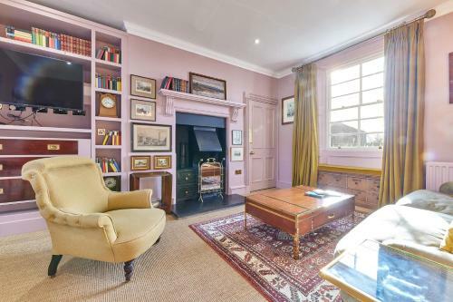 River View: Characterful Townhouse, Stunning Views