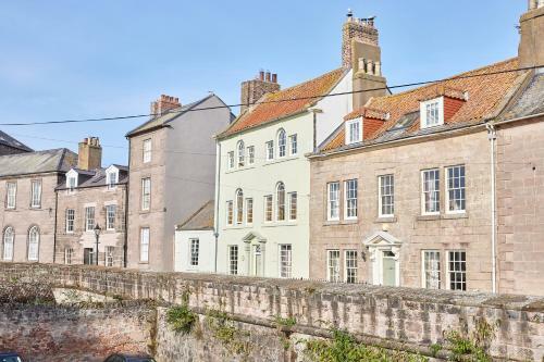 River View: Characterful Townhouse, Stunning Views
