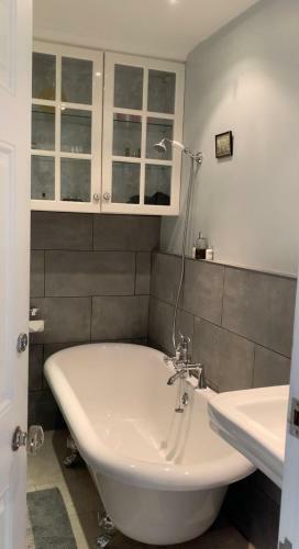 Bijoux Central Bath Period Apartment And Parking