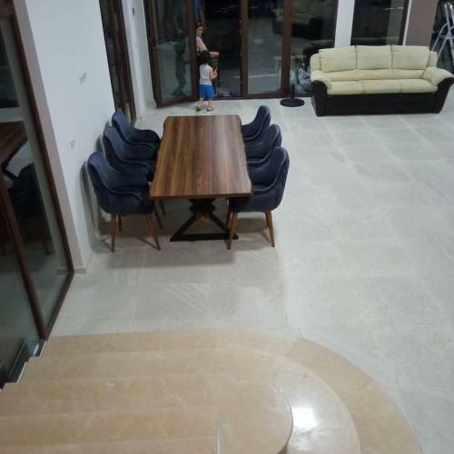 Alexsis Villa