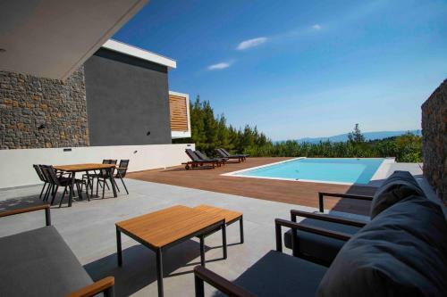 Koni Villa, Agia Paraskevi