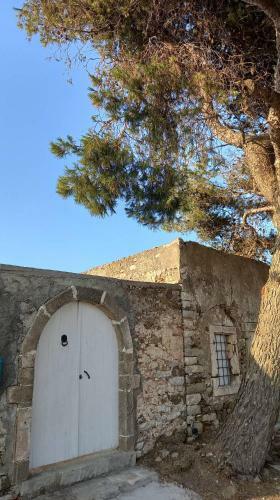 1836 Historic Stone House Goudianika