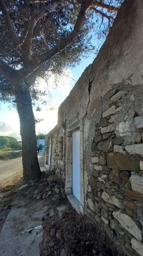 1836 Historic Stone House Goudianika