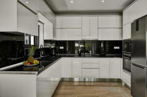 Johnny's White Luxury Villa