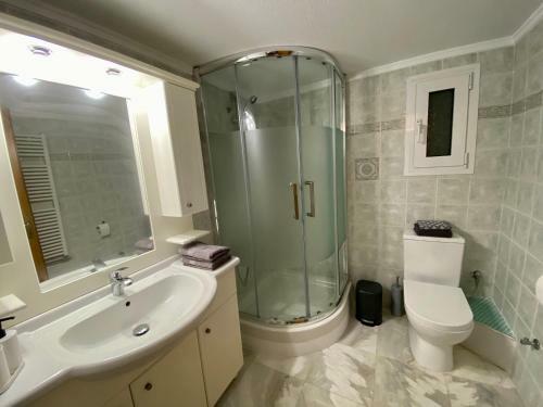 Thalassa - Modern Apartment In Villa With Garden