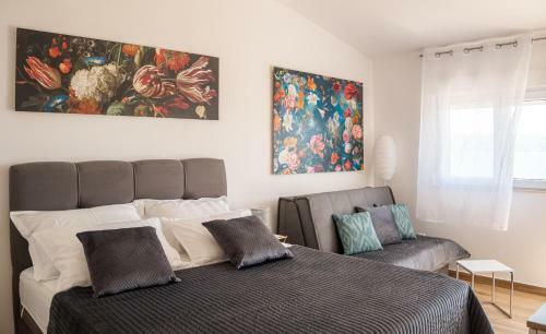 Sea And Mountain View Apartments