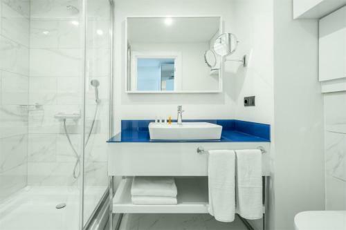 Batumi Colored Pebbles Beach & Sea View Aparthotel