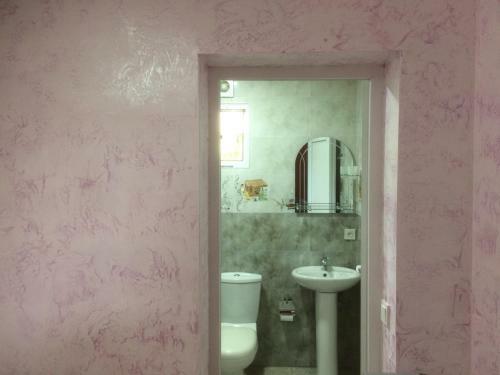 Hostal 400 Meters From The Sea