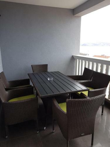 Apartment Annabella With Pool And Sea View