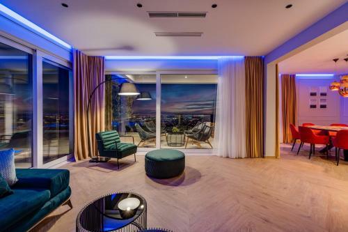 Luxury Villa 7th Heaven With Heated Pool, Hot-tub, Gym, Panoramic Views On Town Split