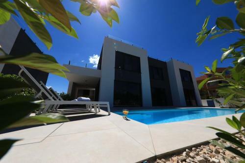 Villa Dina