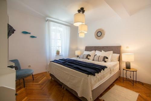 Apartments Mali Raj Komiza