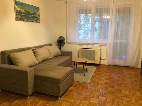 Karman Apartman - 2 Bed Flat, Max 4 Pers, Central Jaszbereny