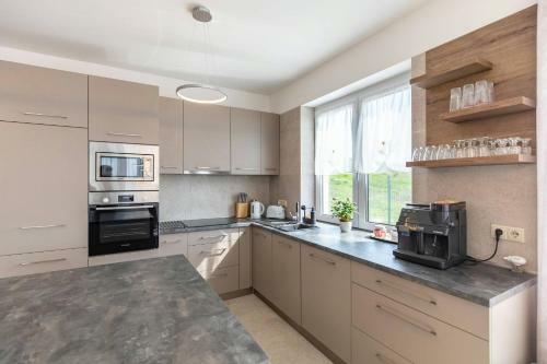Villa Asz�vil�g Rezidencia With Sauna & Jacuzzi