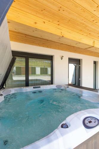 Villa Asz�vil�g Rezidencia With Sauna & Jacuzzi
