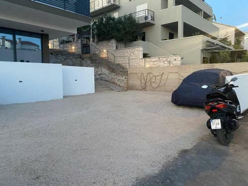 New Luxe Apartment With View
