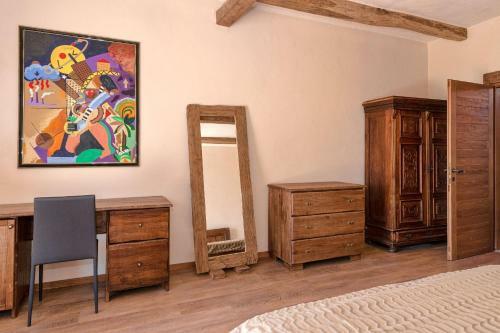 Maison En Pierre Situ�e � L'entr�e de La Ville de Hvar