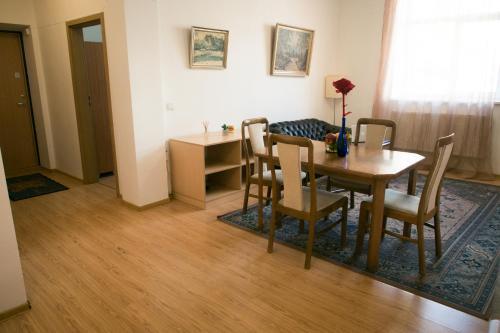 Town Hall 3 Bedroom Apartment