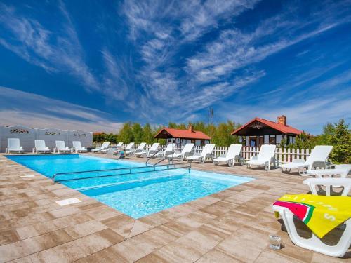 Holiday Homes For 5 Persons With Pool Access, Darlowo