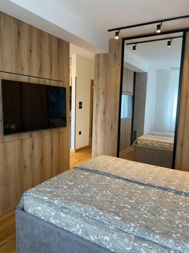 Tesla 8 Apartment